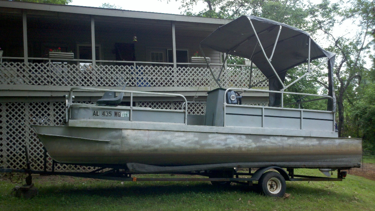 Lowe Pontoon Boat w/ 48 HP Evinrude 1,750 Muscle Shoals, Alabama